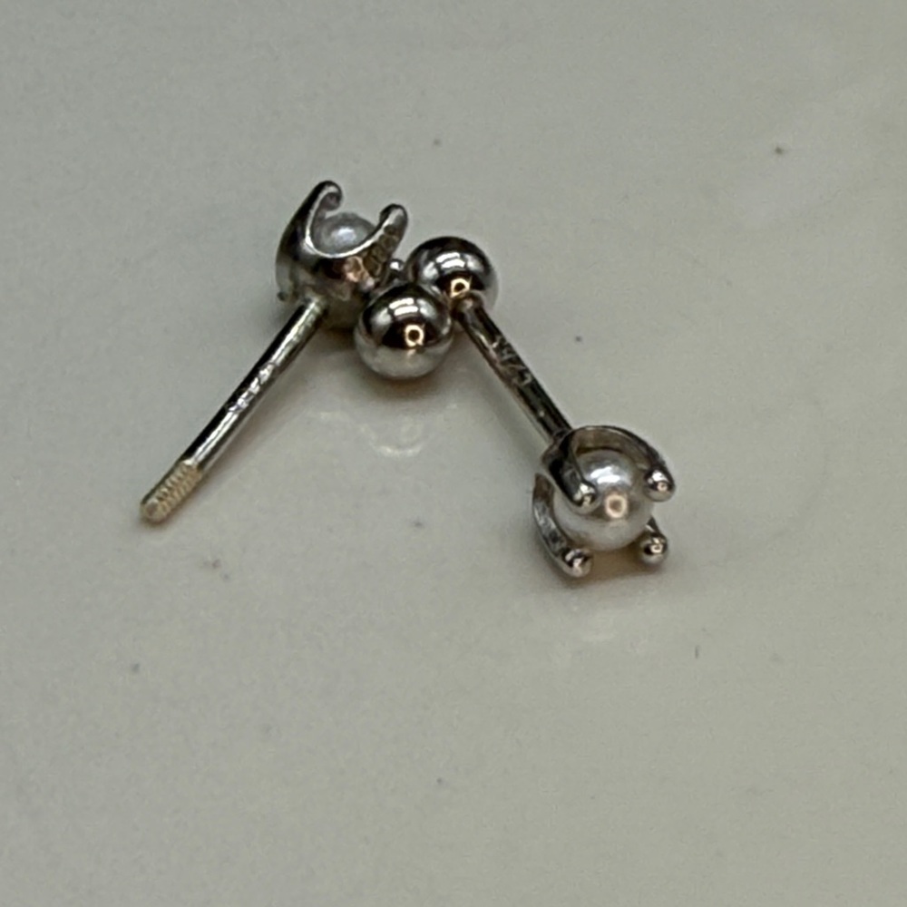 ⭐️🌸Sterling silver 20g 3mm pearl silver screw back earrings nwot - Picture 9 of 9